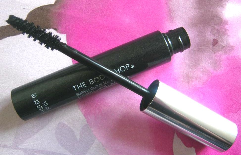 A picture of The body shop super volume mascara. 